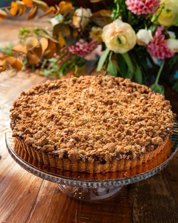 Apple Caramel Crumb Tart | brown butter tart dough, caramel apple filling, brown sugar oat crumble