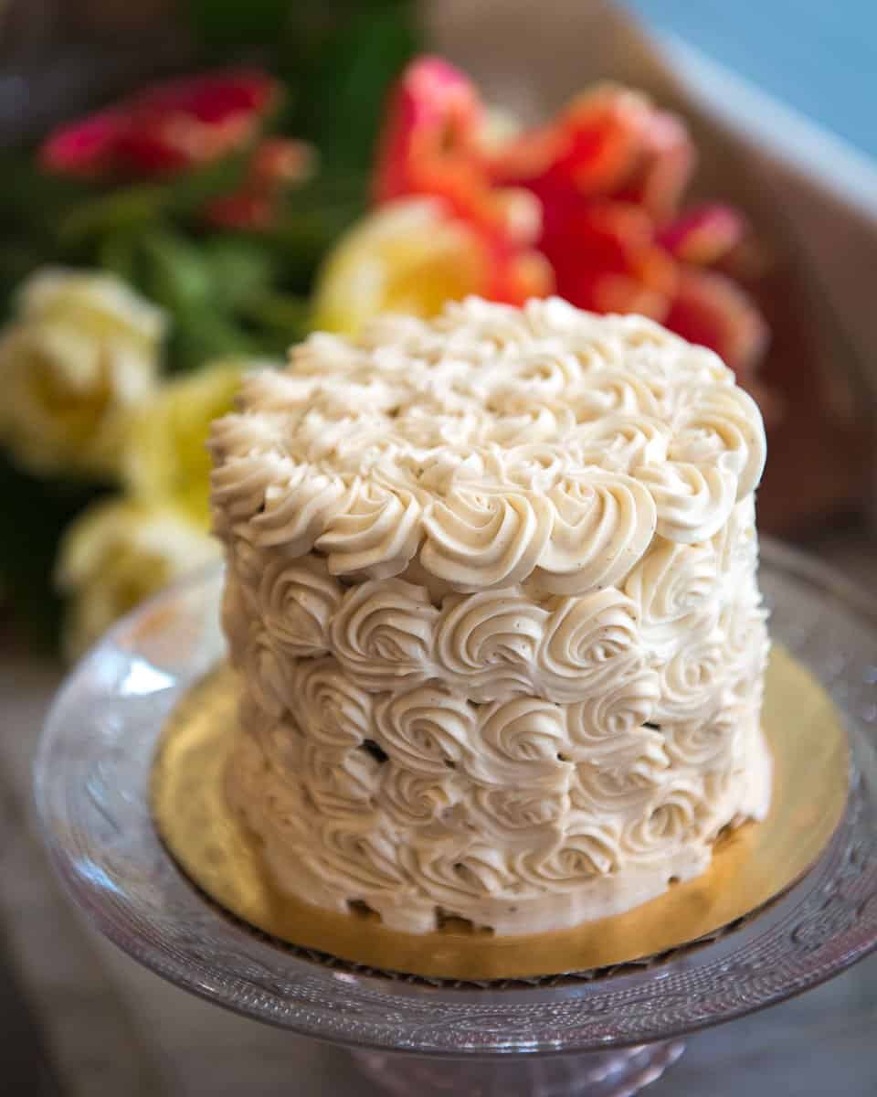 Ellie's Providence - Cake decorating, buttercream roses